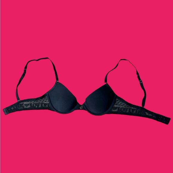PINK Victoria’s Secret T-Shirt Demi Lace Bra Black 32B NWOT - Picture 1 of 6